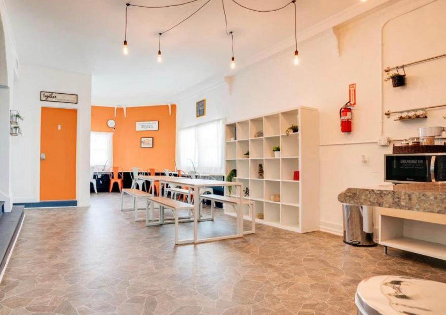 Women Only Rooms - Men Only Rooms - Free Wifi - Coffee Parking - Lockers Маямі Екстер'єр фото