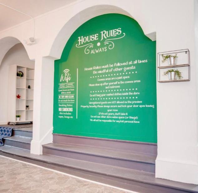 Women Only Rooms - Men Only Rooms - Free Wifi - Coffee Parking - Lockers Маямі Екстер'єр фото